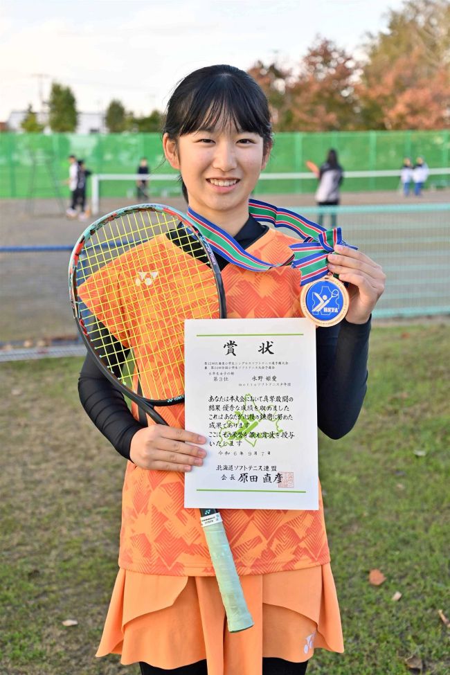 【写真】水野が女子６年で３位　ソフトテニス道小学生単選手権