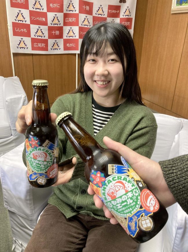 【写真】サンタランドのビール「もみの木エール」販売へ　協力隊の神部さん