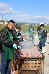 来場者から人人気を集めたしほろ牛のカットステーキ（士幌）