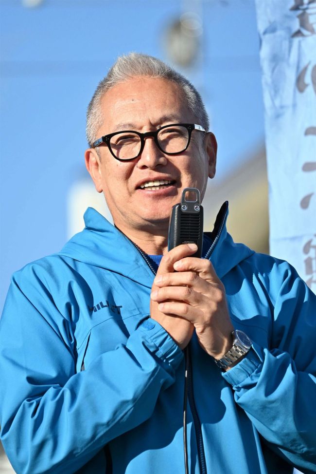 【写真】日本保守党比例候補の小野寺氏と堀田氏が街頭演説