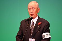 あいさつする帯広市老人クラブ連合会の小野寺会長