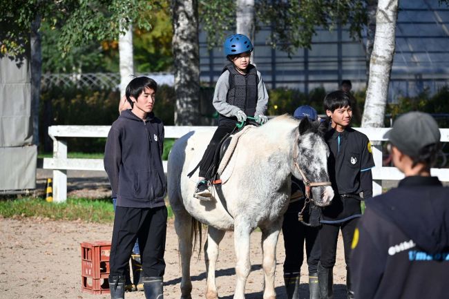 【写真】馬術ショーや乗馬会にぎわう　畜大で馬フォーラム