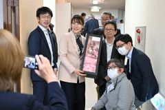 「３期目に重責、気を引き締める」　衆院選道１１区勝利の石川氏 3