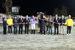 北見記念を初制覇。重賞２０勝目を飾ったメムロボブサップ。馬の右が坂本東一調教師