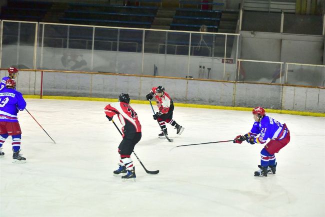 １部はＴＥＡＭ錦華園・幕別Ｖ　御影クラブと４－４同点でペナ時間勝ち　アイスホッケー社会人Ｂ