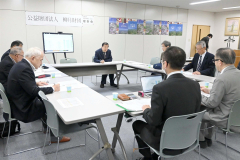 奨学金の給付を決定した理事会