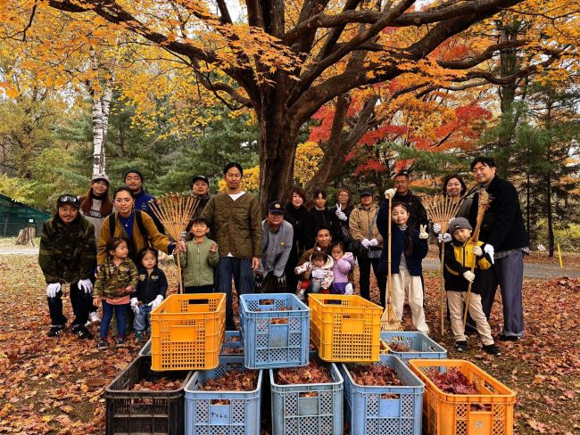 「埋もれタヌキ」に落ち葉の贈り物、帯広ＹＥＧが収集協力　おびひろ動物園