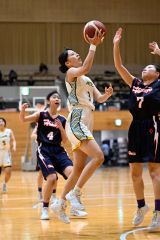 【女子１回戦・白樺学園－函大柏稜】ゴールを狙う田中李