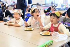 つつじが丘小３年生がいもだんご作り　おびひろ市民学で料理教室 10