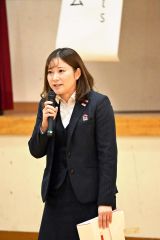 生理の貧困の問題について説明する榊会長