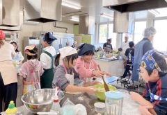 豆腐作りに挑戦した本別中央小の３年生たち