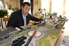 ２年を費やし、旧国鉄池田機関区のジオラマを製作した君島さん