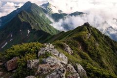 カムイエクウチカウシ山から南方を望む（永田飛鳥撮影）