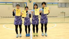 女子の入賞者。右が優勝の森谷日咲