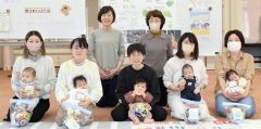 新生児５組に森の輪寄贈　池田