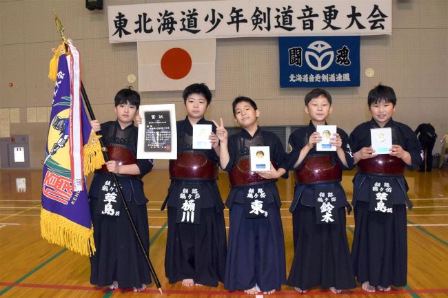 【写真】柳町A4連覇 中学男子は森体B、女子は柳町 東北海道少年剣道音更大会