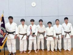 団体戦の中学生の部で優勝した帯広少年団