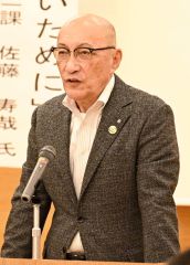 あいさつする幕別町の飯田晴義町長