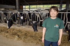 ３人の子育てと仕事を両立する朝日真理子さん