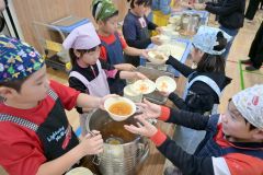 町内の全小中学校で提供されたオーガニック給食