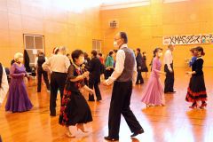 クリスマス気分でステップ　とかちプラザダンス同好会～こぼれ話