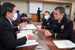 退官予定の自衛官に向けた就職説明会の様子