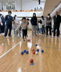 本別ボッチャ大会で老若男女２００人４２チームが熱戦
