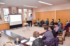 濱本主任技師の話に耳を傾ける参加者