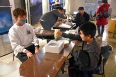さまざまな科学実験や体験を楽しんだ来館者