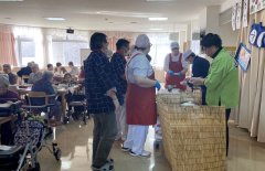 星川さんや何ン田さんが握ったすしなどが提供されたイベント