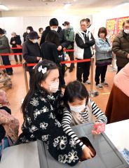 ボーナス商戦活気　年末大売出し抽選開始