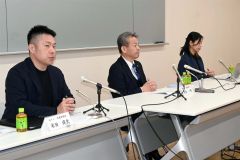 会見する（左から）米田社長、村松社長、藤丸の山川知恵取締役ＣＯＯ