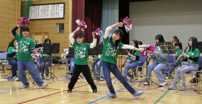 クリスマスソングを演奏　大樹ジュニアウインドアンサンブル