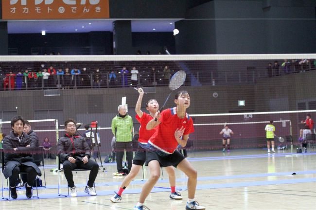 【写真】鷲見男子単Ｖ、女子複は亀田・小川組制す、道中学生新人バドミントン十勝予選