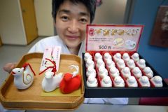 ヘビのおみくじ、お守りで開運を　音更神社で元日から頒布～まちマイ音更編