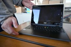 児童・生徒、教職員のタブレット端末修繕料増　町財政への負担じわり　音更