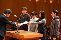 「初めての体験新聞」で優秀賞を受賞した豊頃小学校６年１組