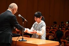 「帯広新聞」で佳作を受賞した帯広明星小学校４年１組