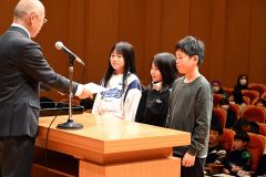 「明星★新聞」で佳作を受賞した帯広明星小学校４年２組
