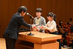「修学旅行楽しみ方新聞」で佳作を受賞した帯広光南小学校６年１組