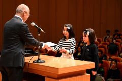 「えがおいっぱいニコニコ新聞」で優良賞を受賞した帯広大正小学校２年１組