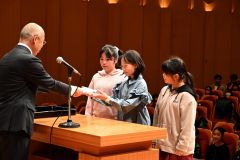 「愛国新聞」で優秀賞を受賞した帯広愛国小学校４年