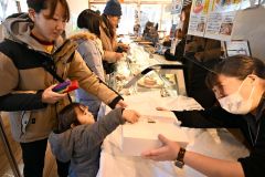きょうはイブ、クリスマスケーキの受け取りピーク