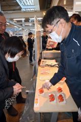 帯広市場、サーモン食べ比べイベント 4