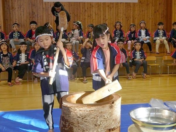 ひろお保育園幼年消防クラブが「防火もちつき」～こぼれ話