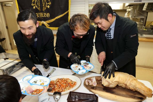 十勝の食に感動 エレゾが十勝学園でクリスマスディナー提供