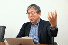 宇宙産業の集積に向けた取り組みについて語る小田切ＣＥＯ（須貝拓也撮影）