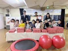 勝美建設が市立保育所におもちゃ寄贈