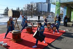 帯広市郷土芸平原太鼓「祝太鼓」の演奏の様子