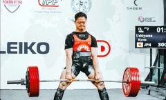 アジア選手権大会のデッドリフトで３００キロを挙げる牛山恭太（本人提供）